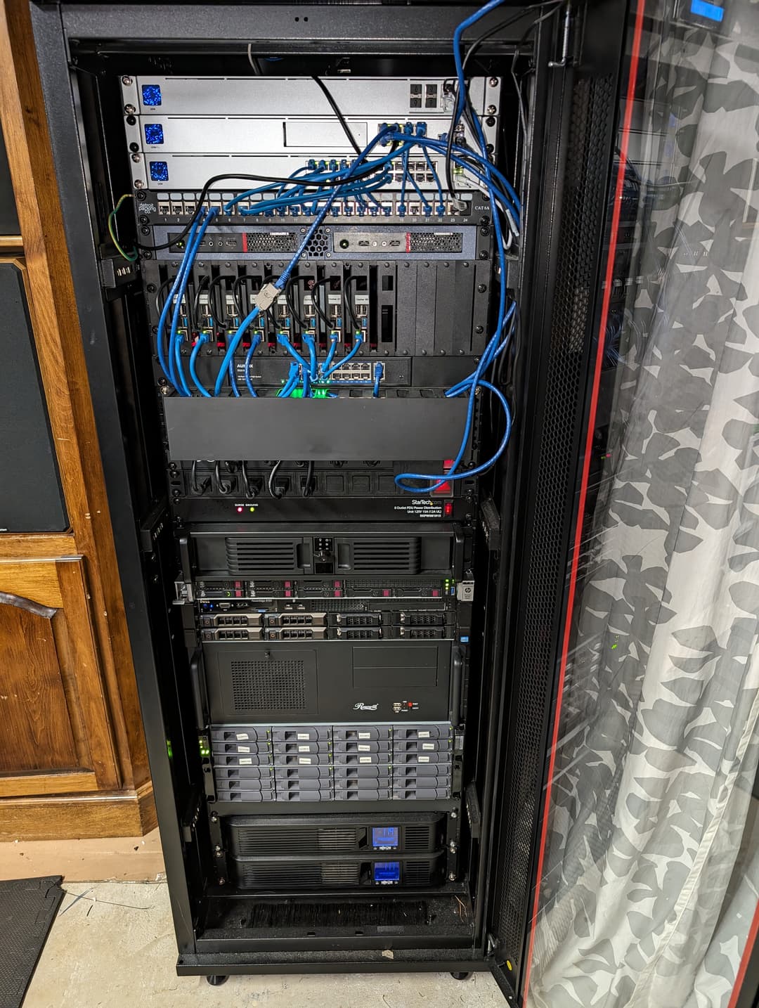 Homelab server rack photo.