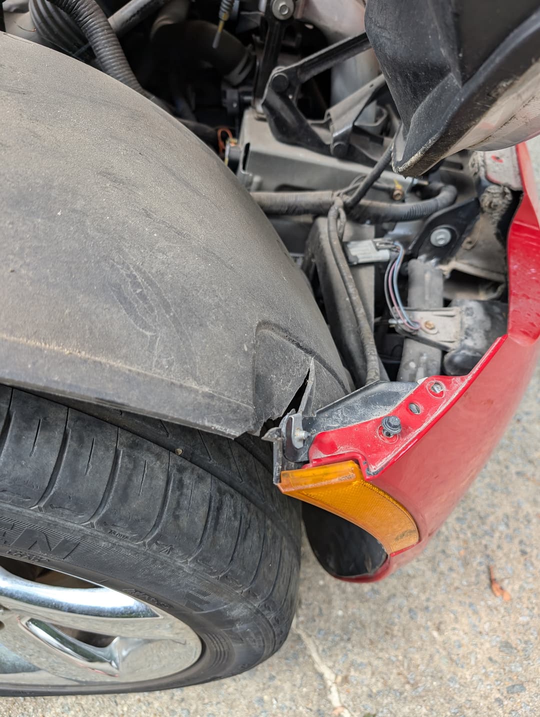 Pontiac Solstice, initial damage view 5.