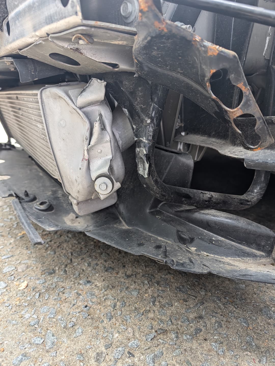 Pontiac Solstice, initial damage view 7.